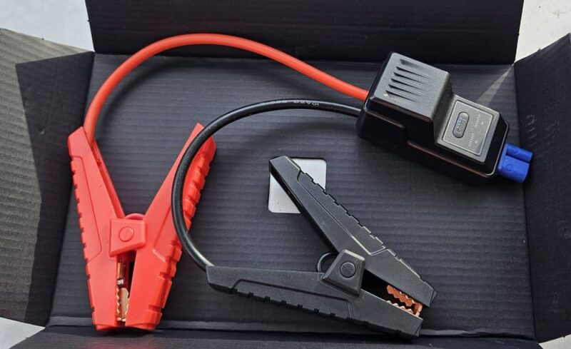 AstroAI S8 jumper cables.