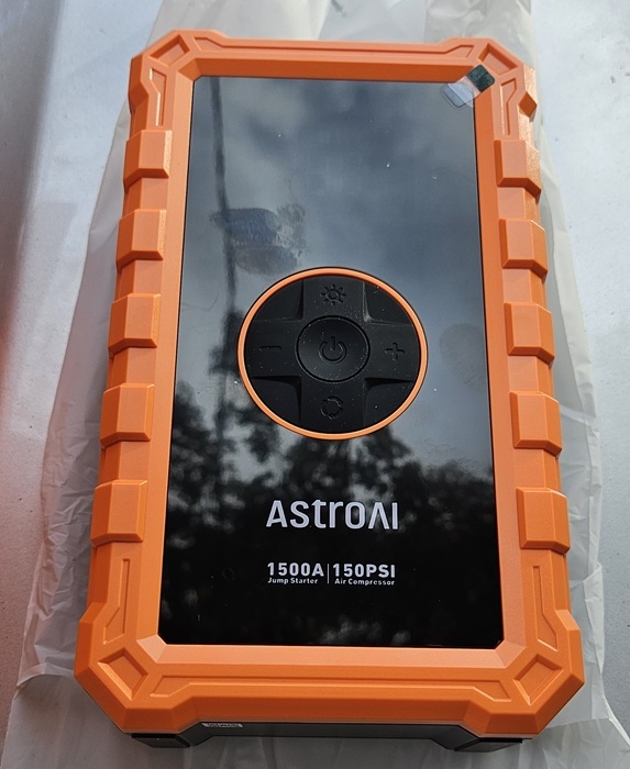 AstroAI S8 on car hood.