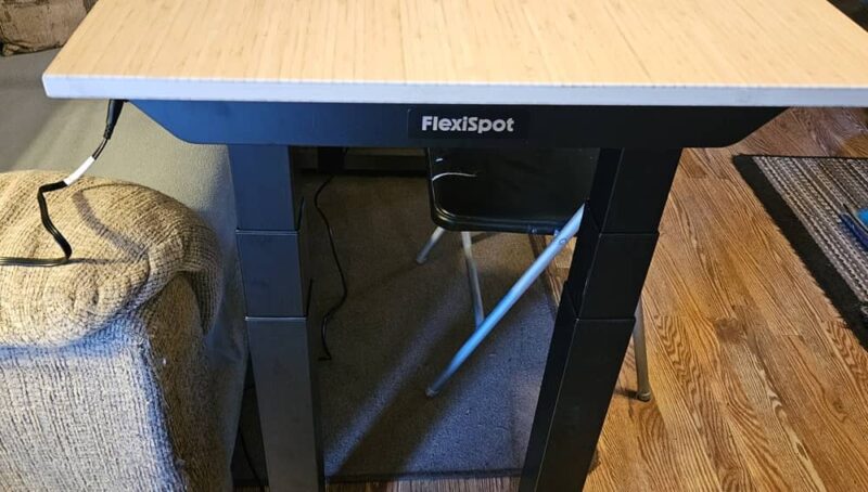 FlexiSpot E7 legs.