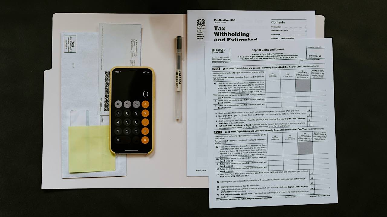 File Your Taxes With Confidence Using H&R Block Deluxe