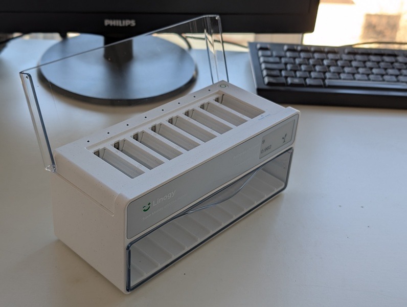 Linogy battery bundle view with lid open. 