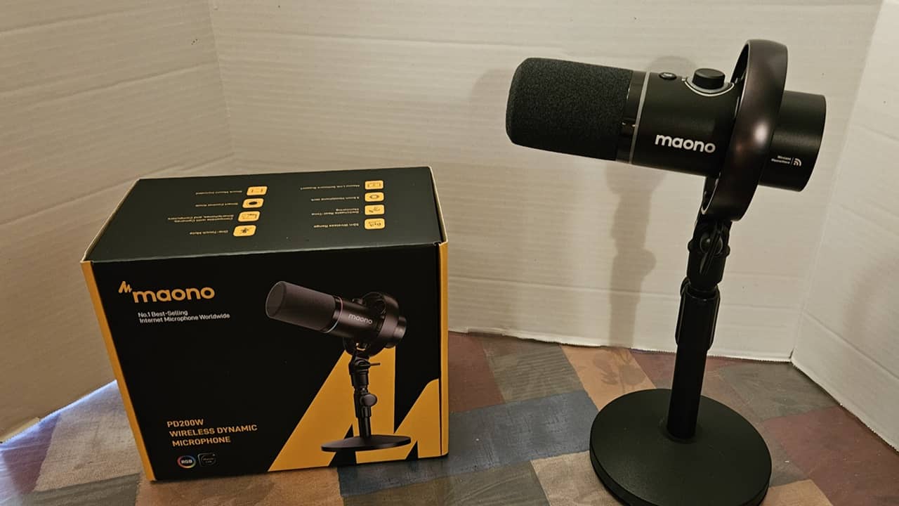 Maono PD200W Hybrid Microphone with box.