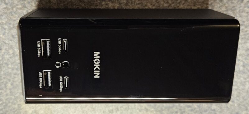 Front of MOKiN DockPro DK2403.